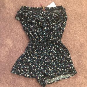 NWT Floral romper 🌺